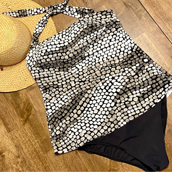 Magicsuit Tankini Halter 2 piece Swimsuit Size 8 in Grey/White/Black - Picture 1 of 13